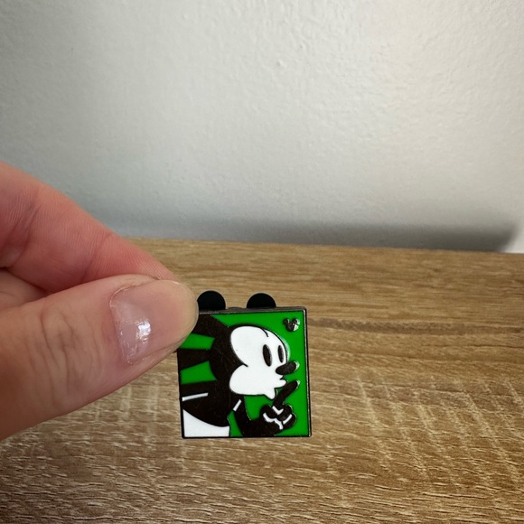 Disney Pin Lucky Rabbit - Picture 3 of 6